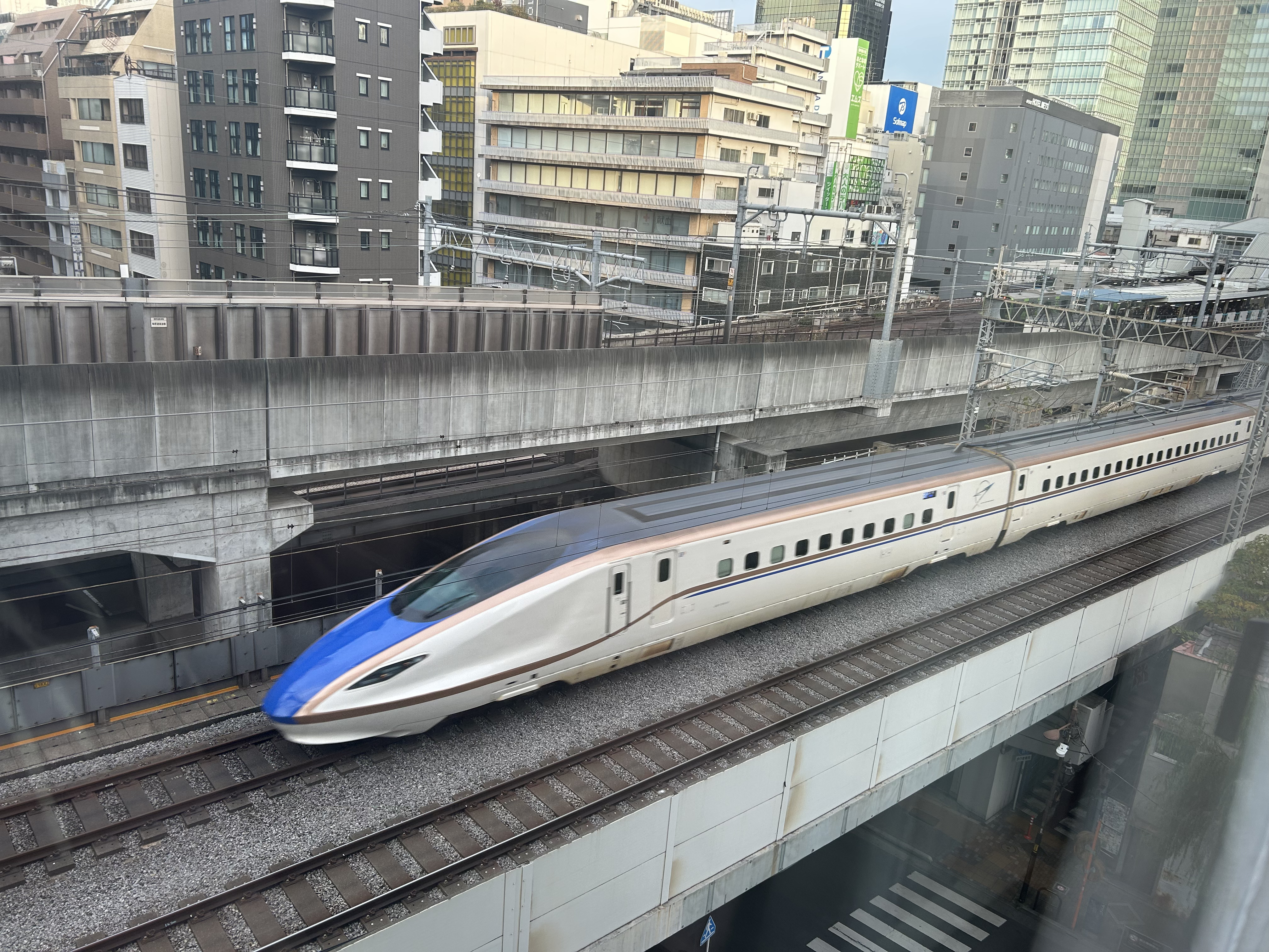 部屋から鉄道が見える